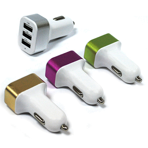 Автомобильное з/у (2.1A - 3 USB) адаптер квадратный с цветной полосой