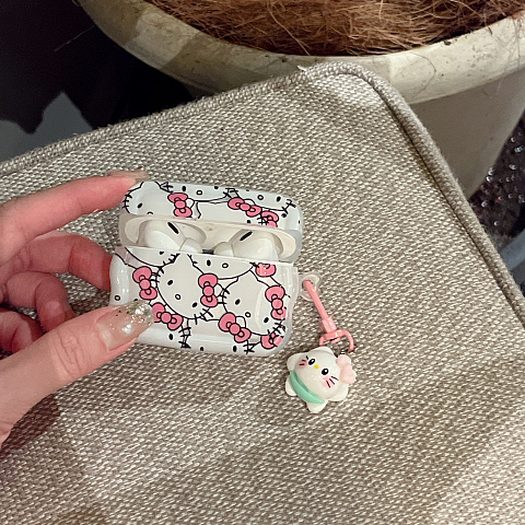 Бокс для наушников AirPods Pro силиконовый с рисунком и брелком "Hello Kitty"