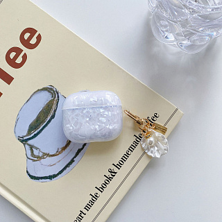 Бокс для наушников AirPods 4  силиконовый с брелком жемчужный №3